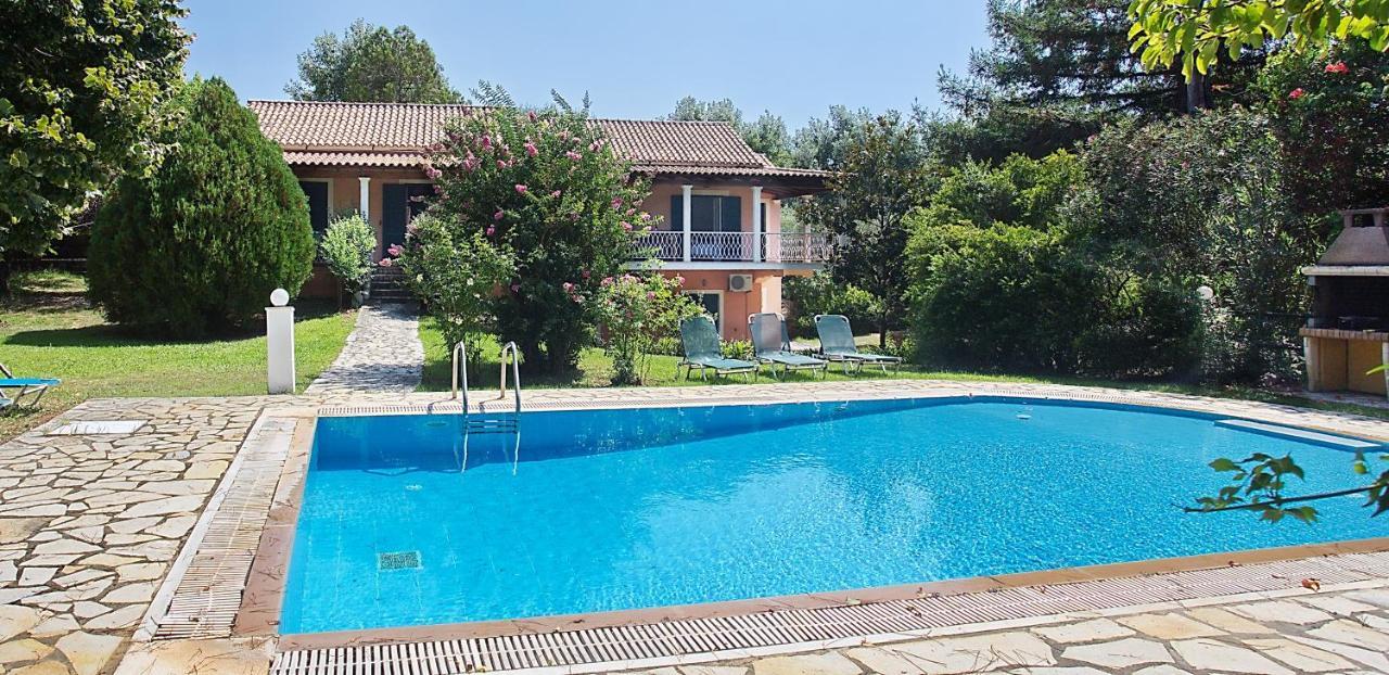 Villa Leda Karousádes Екстериор снимка