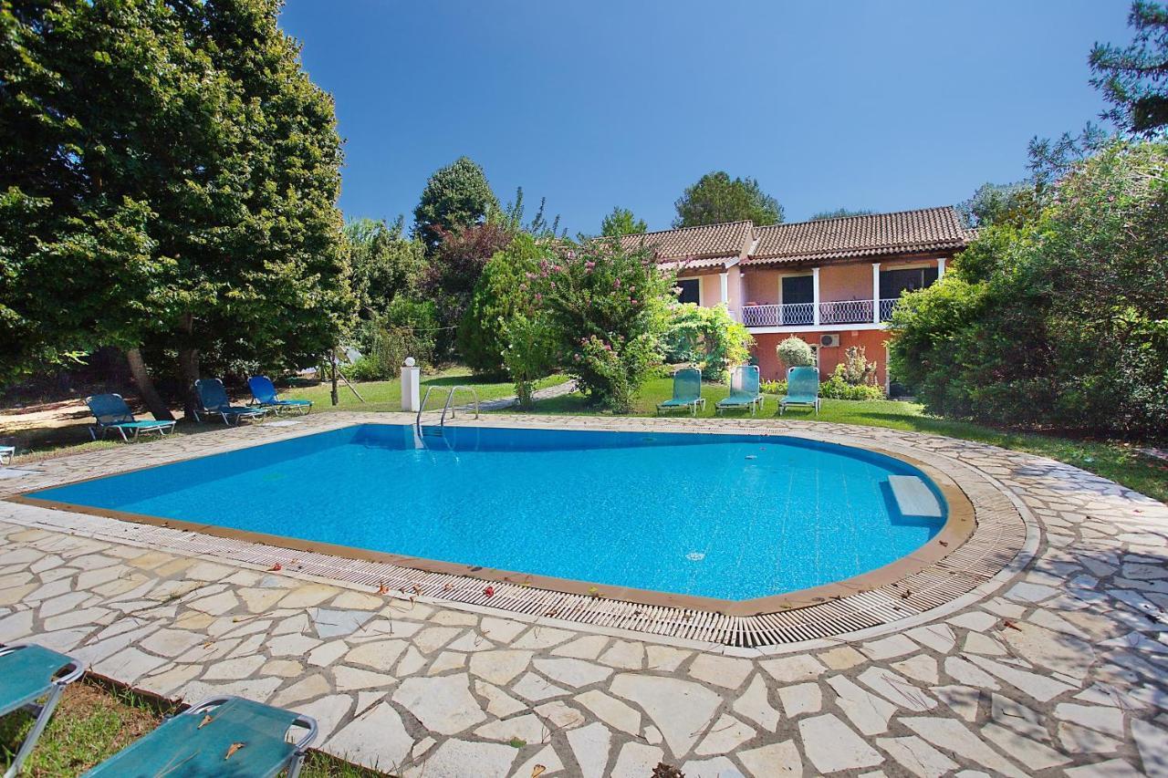 Villa Leda Karousádes Екстериор снимка