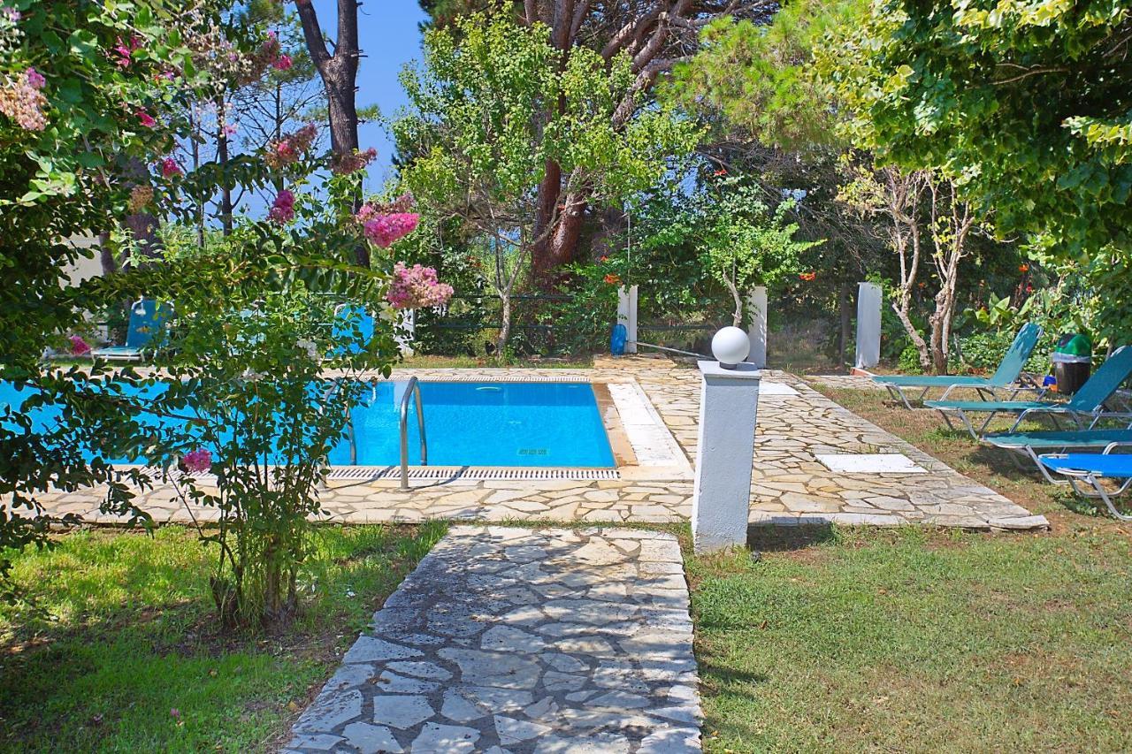 Villa Leda Karousádes Екстериор снимка