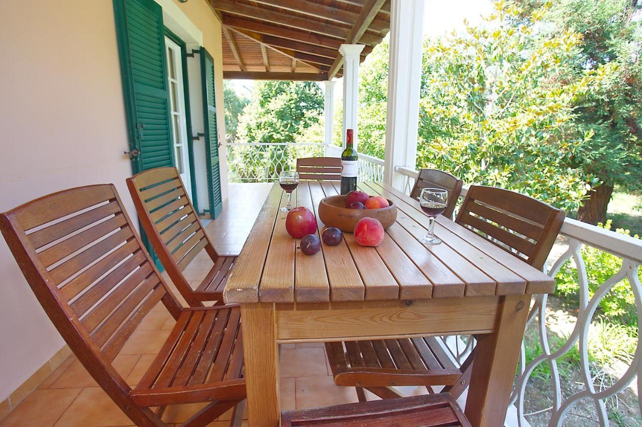 Villa Leda Karousádes Екстериор снимка
