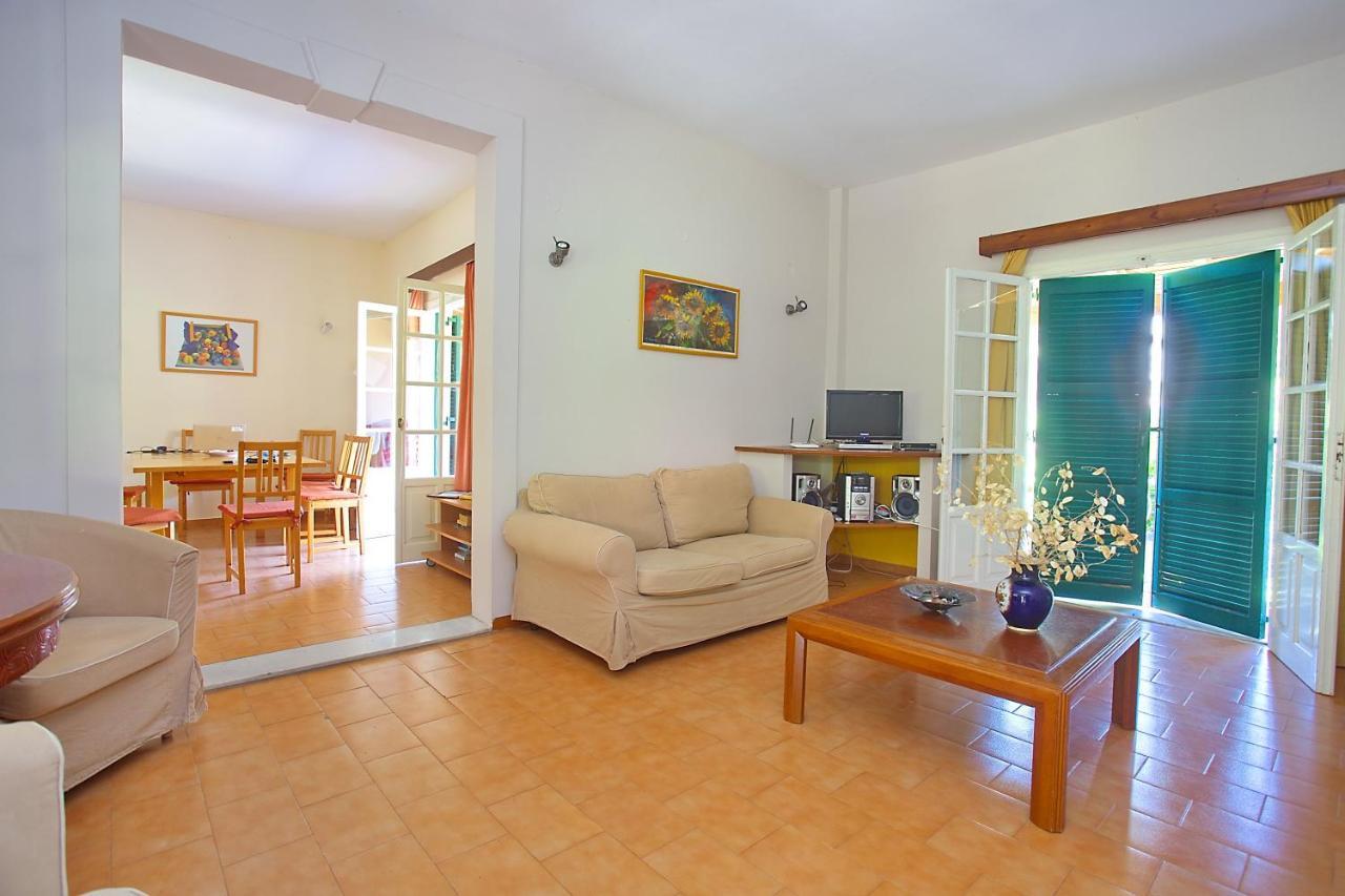Villa Leda Karousádes Екстериор снимка