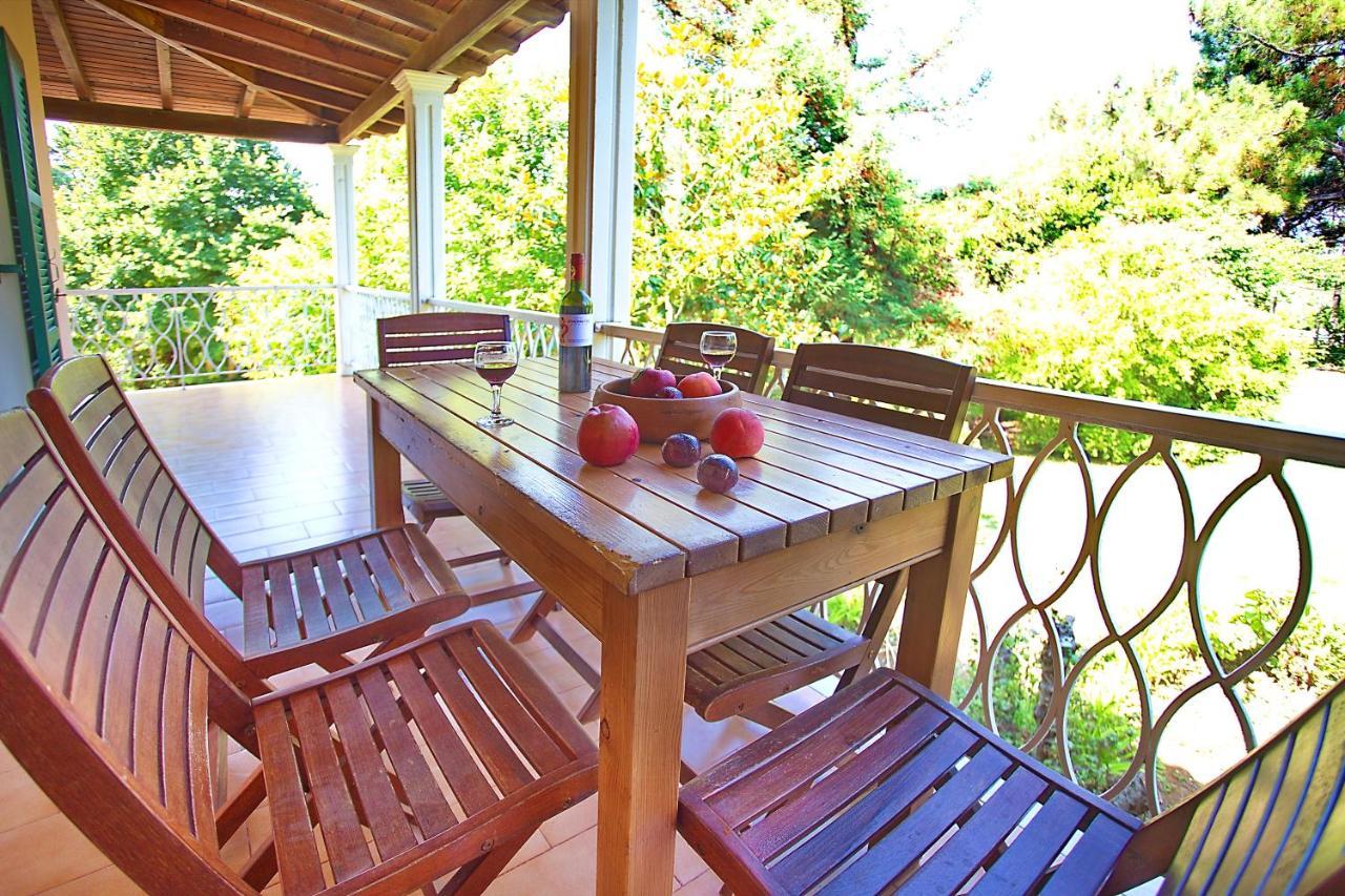 Villa Leda Karousádes Екстериор снимка