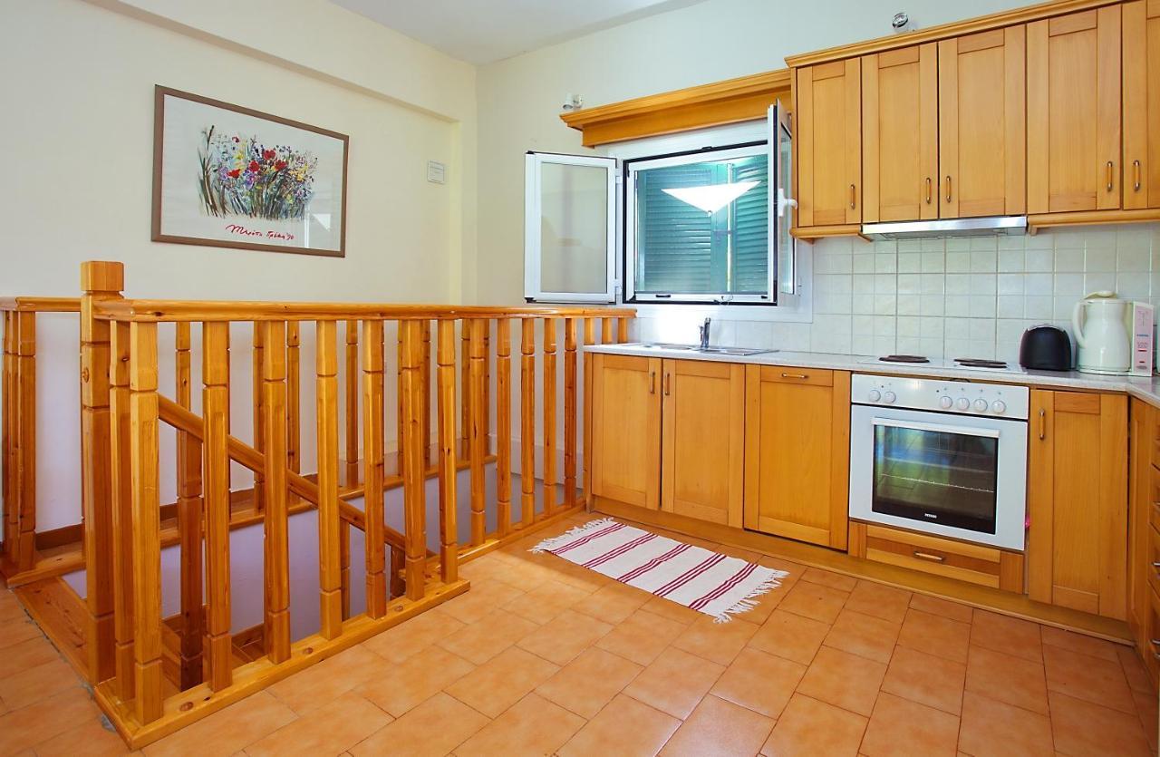 Villa Leda Karousádes Екстериор снимка