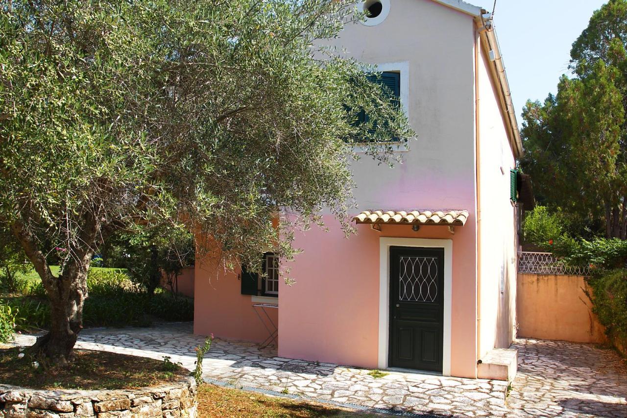 Villa Leda Karousádes Екстериор снимка