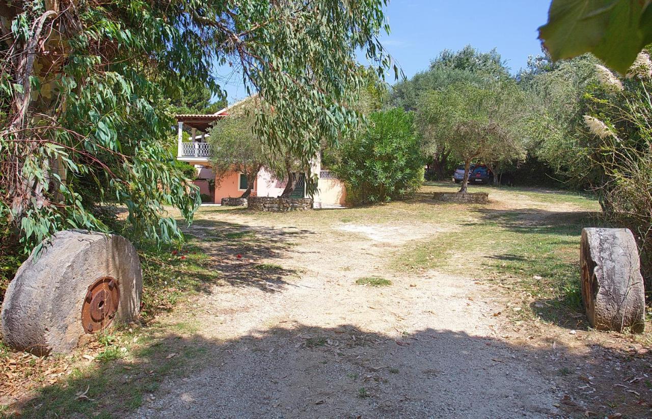 Villa Leda Karousádes Екстериор снимка