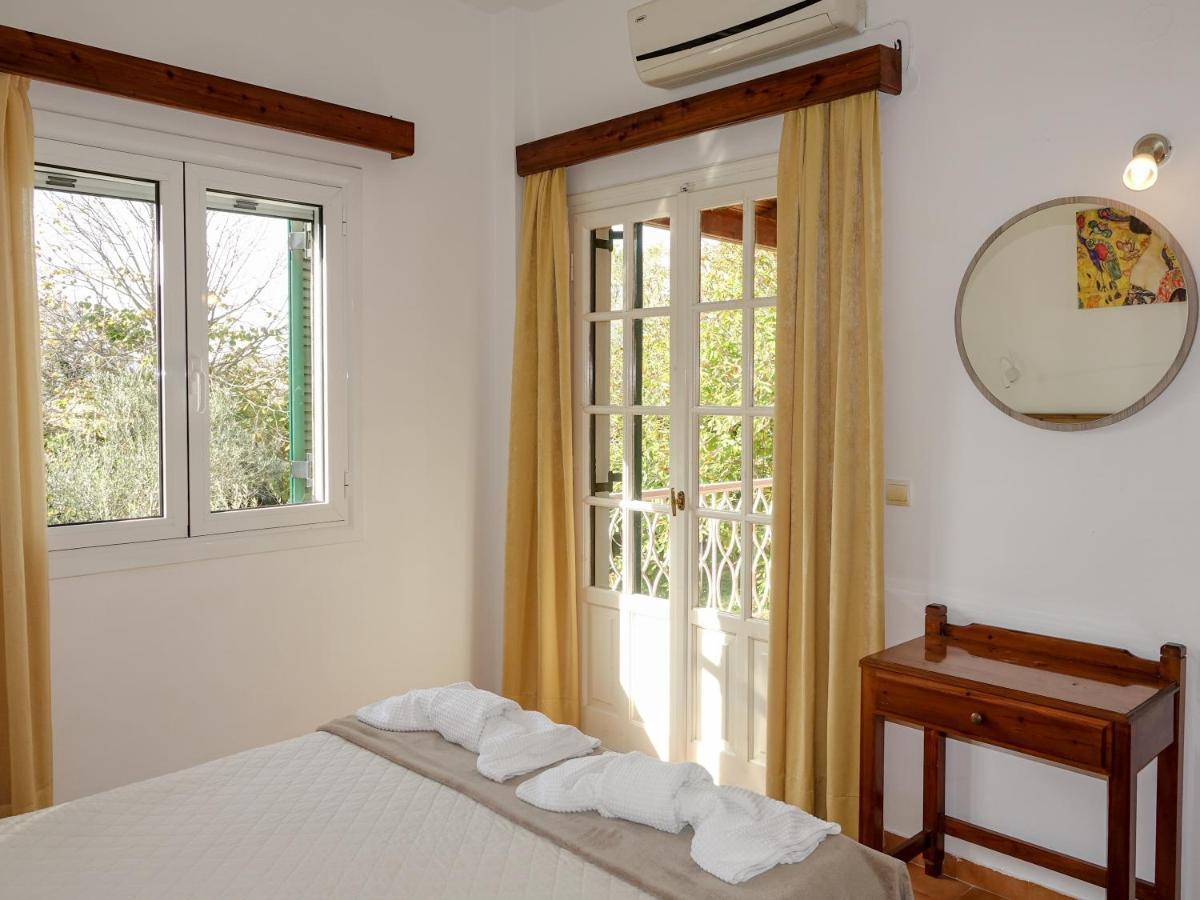 Villa Leda Karousádes Екстериор снимка