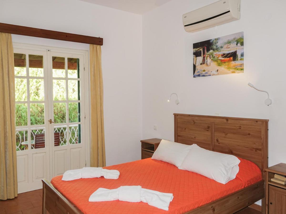 Villa Leda Karousádes Екстериор снимка