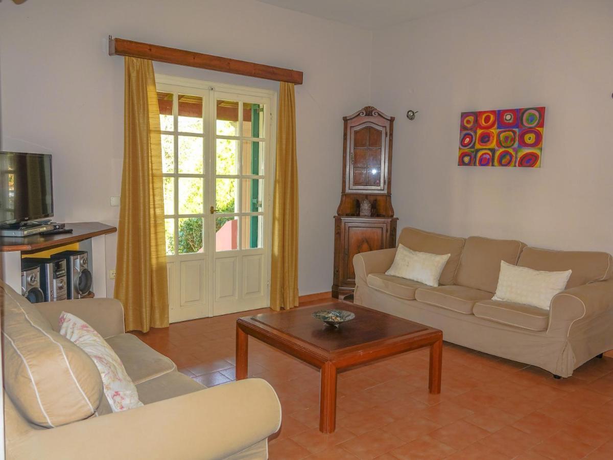 Villa Leda Karousádes Екстериор снимка